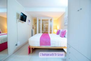 Panorama lake view, pool & garden, 2 bathrooms, kingsize & single-beds, fast Internet