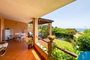 La Bouganville - House with garden and sea view