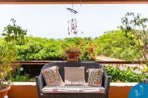 La Bouganville - House with garden and sea view