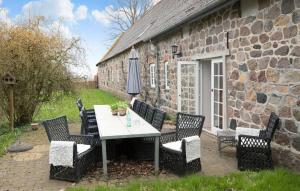 7 Bedroom Awesome Home In Rønde