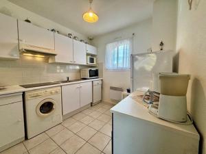 Maison 3 pièces avec jardinet, garage et parkings, quartier calme à Quiberon. - FR-1-478-61
