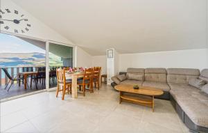 Amazing Home In Karin 