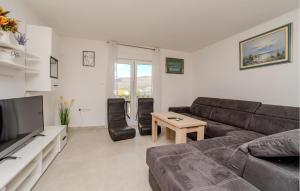 Amazing Home In Karin 