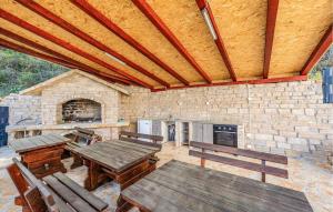 Amazing Home In Karin