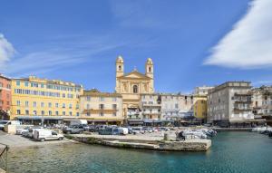 Appartements Gorgeous Apartment In Bastia With Kitchen : photos des chambres