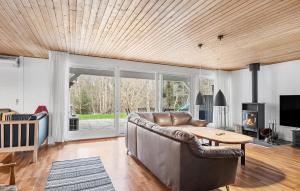 Awesome Home In Hals With Wifi