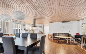 Awesome Home In Hals With Wifi