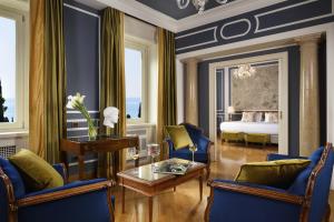 Suite with Lake View room in Villa Cortine Palace Hotel