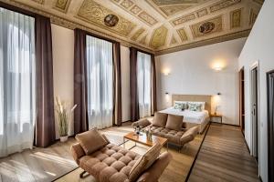 Prestige Suite with River View room in Alfieri Signature Suites - Alfieri Collezione