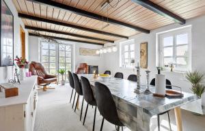 5 Bedroom Gorgeous Home In Thyholm