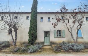 Maisons de vacances Gorgeous Home In Saint-laurent-de-la-ca With Outdoor Swimming Pool : photos des chambres