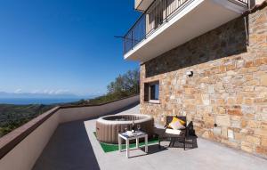 obrázek - Amazing Home In Laureana Cilento With Jacuzzi, 3 Bedrooms And Wifi