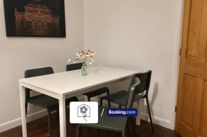 Spacious Detached Highfield House By Your Stay Solutions Short Lets & Serviced Accommodation Southampton Free Parking