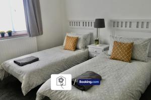 Spacious Detached Highfield House By Your Stay Solutions Short Lets & Serviced Accommodation Southampton Free Parking