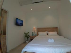 Uma Menuh Surf House