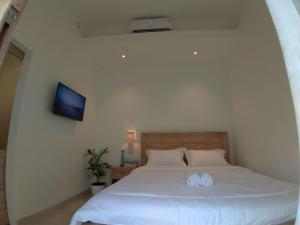 Uma Menuh Surf House