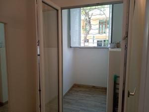 White shell rooms self check-in img35