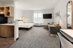 Queen Studio room in TownePlace Suites Chicago Lombard