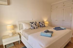 Jasmine apartment next to Meia Praia Beach