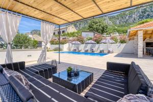 Pool House Edita - Happy Rentals 