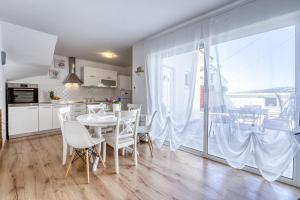 Pool House Edita - Happy Rentals 