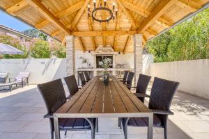 Pool House Edita - Happy Rentals 
