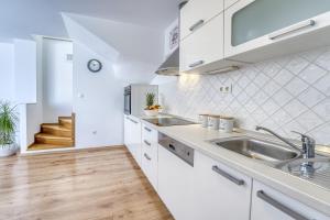 Pool House Edita - Happy Rentals 