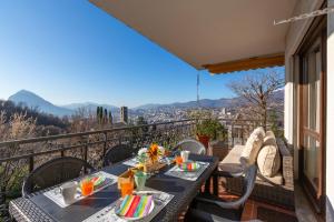 Apartment with Mountain View room in Chiara's Home