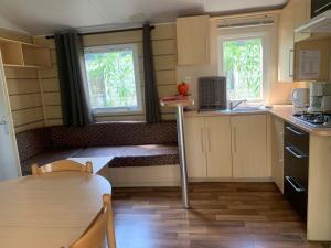 Villages vacances Camping les Fouguieres : photos des chambres