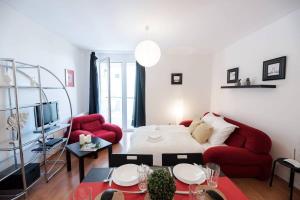Bright and homey AC apartment near the center