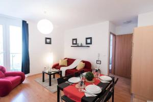 Bright and homey AC apartment near the center