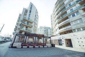 Bright and homey AC apartment near the center