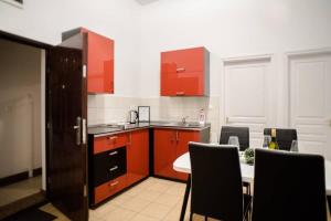 Very central spacious AC apartment