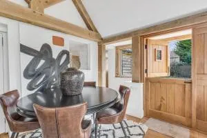 Honeysuckle Cottage - Hot Tub Packages Available - Weston Subedge