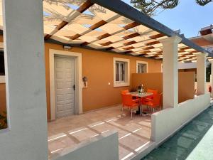 Summerscape Studios and Apartments