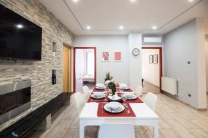 Ultra central large home with AC and balcony