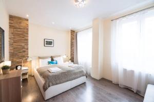 Ultra central large home with AC and balcony