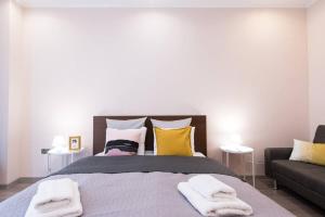 Ultra central large home with AC and balcony