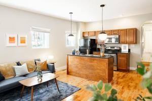 Explore OTR from a Parkside Condo - Walk to ALL