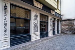 New home at exlusive central location