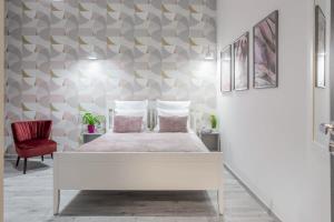 Gorgeous & Super Central Studio