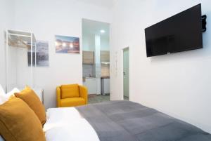 Modern stylish studio at central location