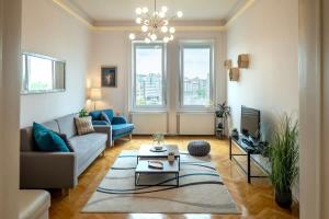 Chic central flat with river view