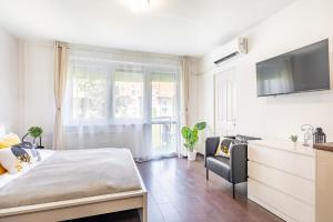 Sunny Balcony - Cute and Cozy