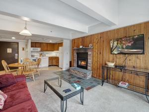 Mt Green 2-F04 Brought to you by GetAway Vacations