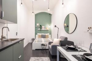 Mini - NEW - Elegant Downtown Retreat