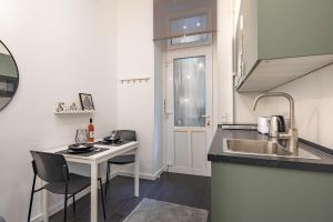 Mini - NEW - Elegant Downtown Retreat