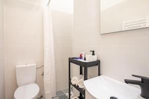 Mini - NEW - Elegant Downtown Retreat