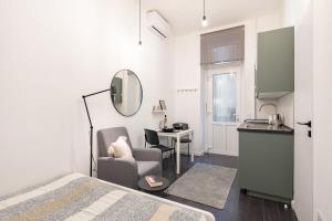 Mini - NEW - Elegant Downtown Retreat