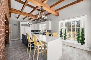 Private Resort - Lake Lanier Paradise